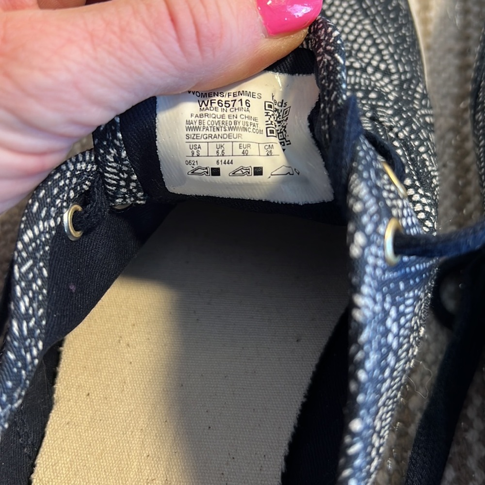 Keds Women’s Canvas Sneakers Size 9S - Picture 6 of 6